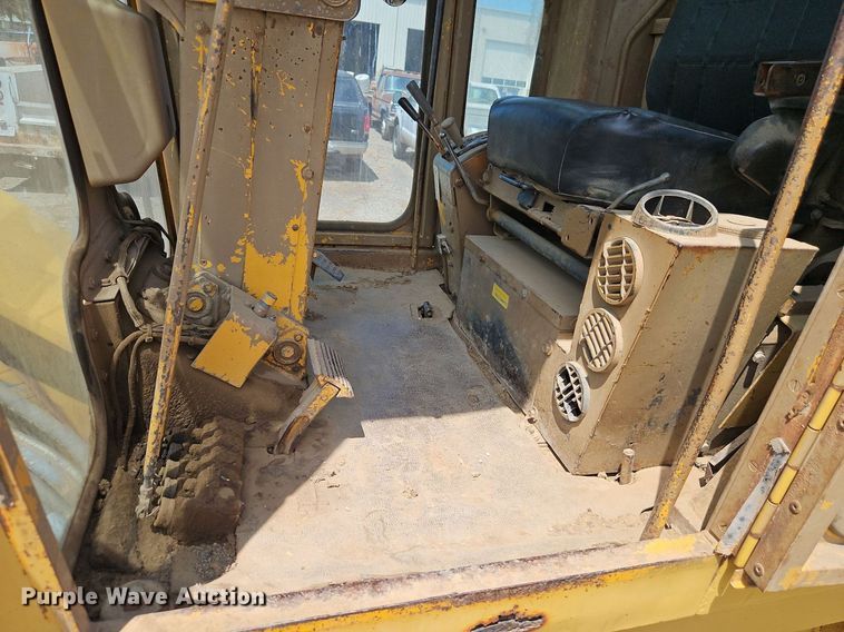 image for item DR8718 1977 Caterpillar  14G motor grader
