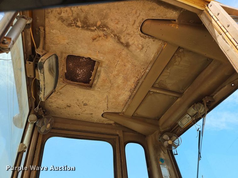 image for item DR8718 1977 Caterpillar  14G motor grader