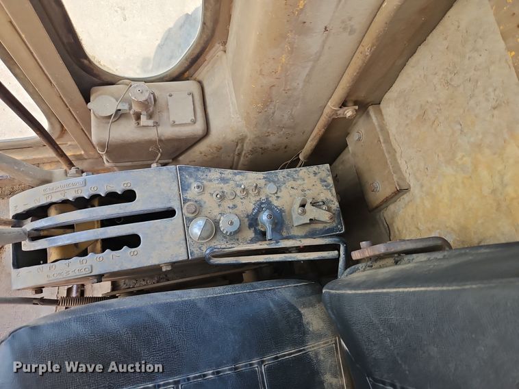 image for item DR8718 1977 Caterpillar  14G motor grader