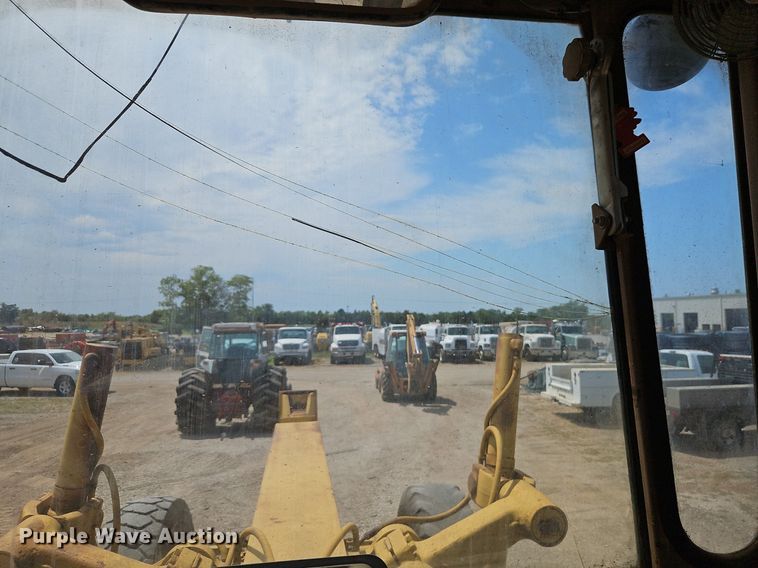 image for item DR8718 1977 Caterpillar  14G motor grader