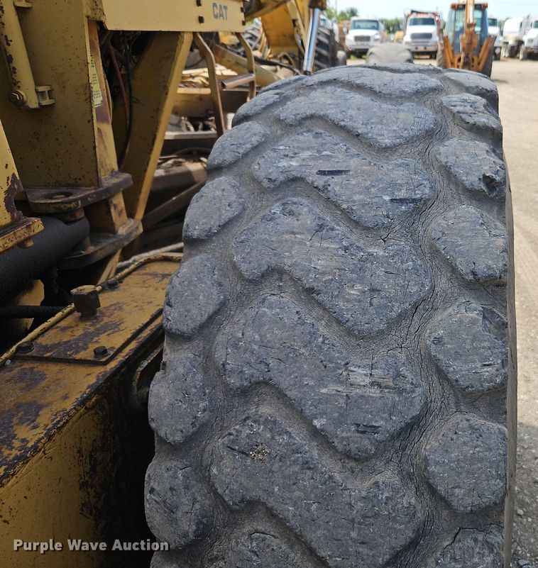 image for item DR8718 1977 Caterpillar  14G motor grader