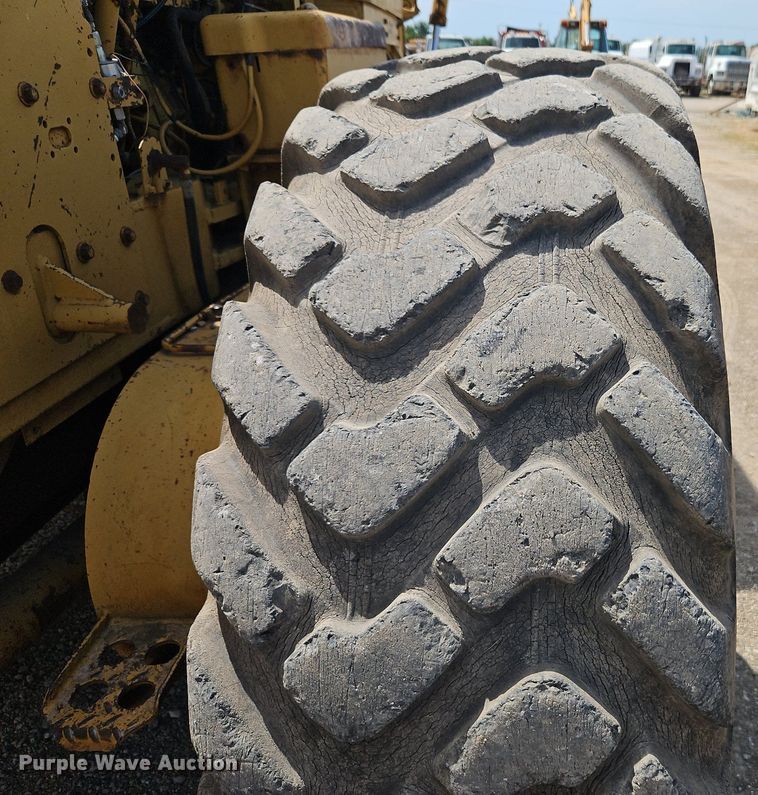 image for item DR8718 1977 Caterpillar  14G motor grader