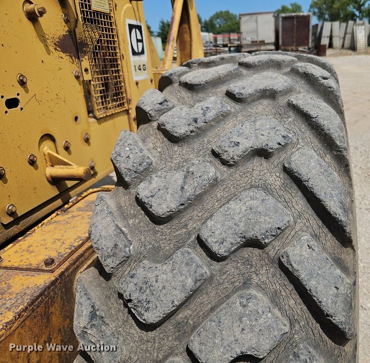 image for item DR8718 1977 Caterpillar  14G motor grader