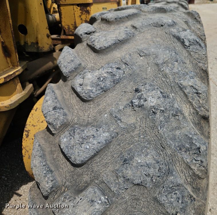 image for item DR8718 1977 Caterpillar  14G motor grader