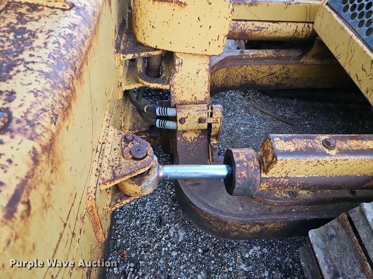 image for item DR8721 1989 Caterpillar  D4C dozer
