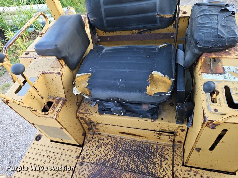 image for item DR8721 1989 Caterpillar  D4C dozer