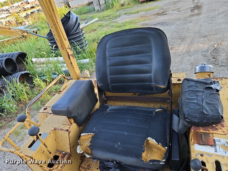 image for item DR8721 1989 Caterpillar  D4C dozer