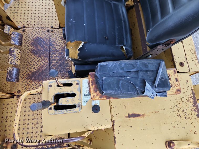 image for item DR8721 1989 Caterpillar  D4C dozer