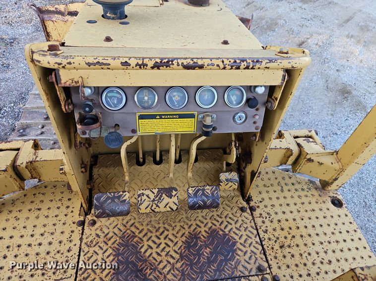 image for item DR8721 1989 Caterpillar  D4C dozer