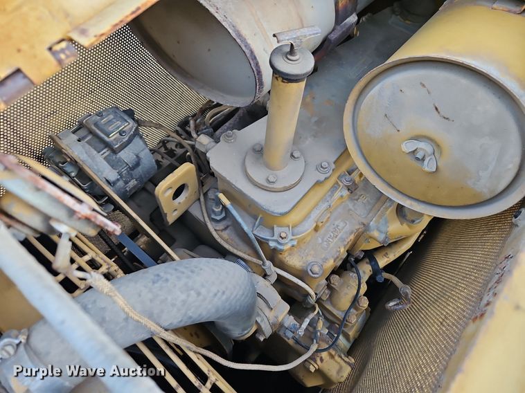 image for item DR8721 1989 Caterpillar  D4C dozer