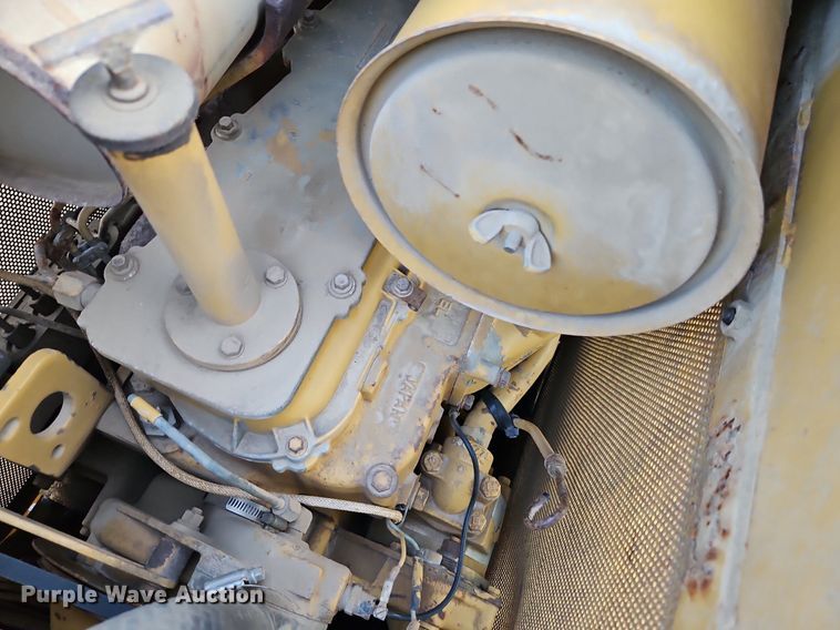 image for item DR8721 1989 Caterpillar  D4C dozer