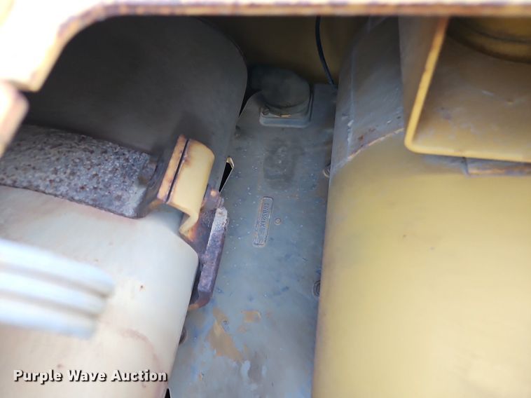 image for item DR8721 1989 Caterpillar  D4C dozer