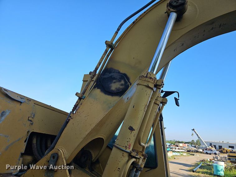image for item DR8723 1989 Caterpillar  225B LC excavator