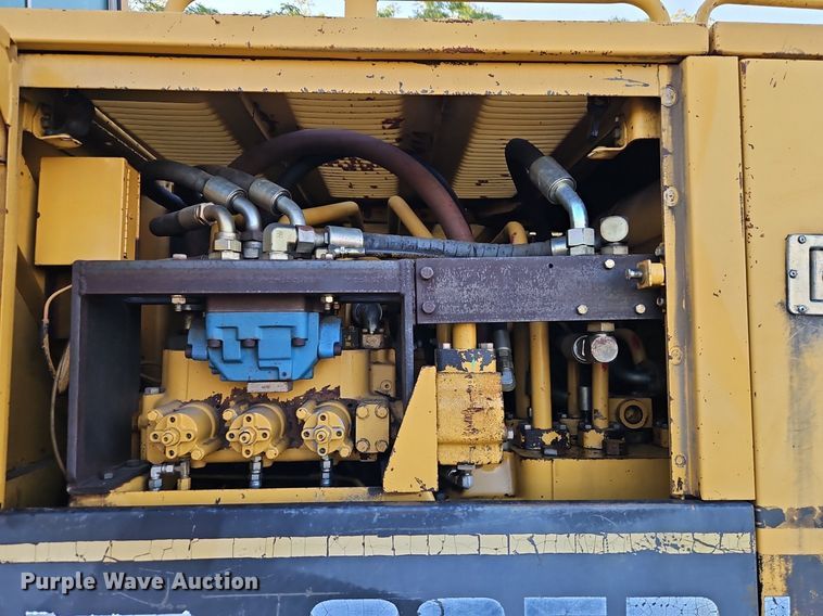 image for item DR8723 1989 Caterpillar  225B LC excavator