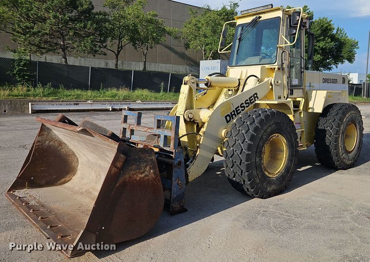 image for item DR8724 1994 Dresser 520CH wheel loader