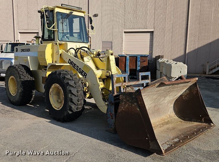 image for item DR8724 1994 Dresser 520CH wheel loader
