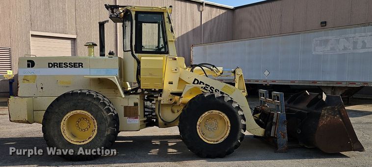 image for item DR8724 1994 Dresser 520CH wheel loader