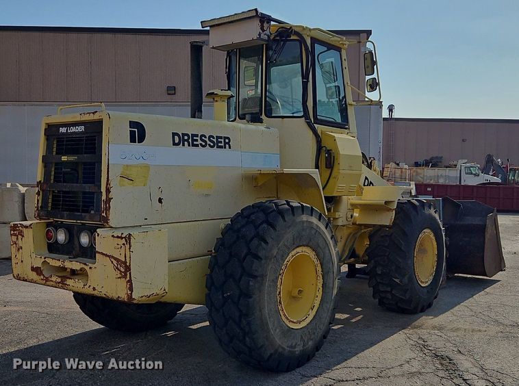 image for item DR8724 1994 Dresser 520CH wheel loader