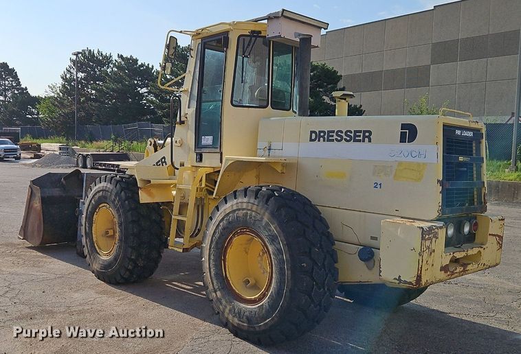 image for item DR8724 1994 Dresser 520CH wheel loader
