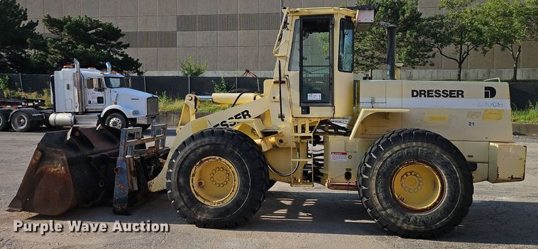 image for item DR8724 1994 Dresser 520CH wheel loader