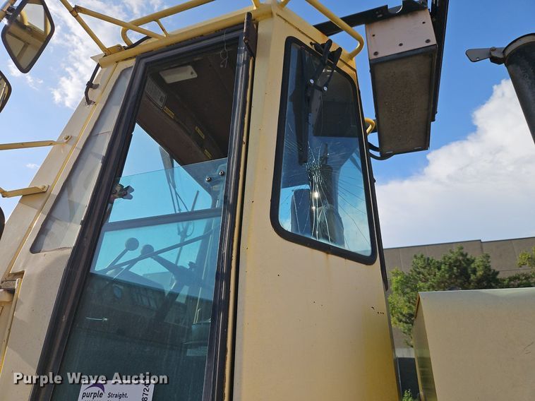 image for item DR8724 1994 Dresser 520CH wheel loader