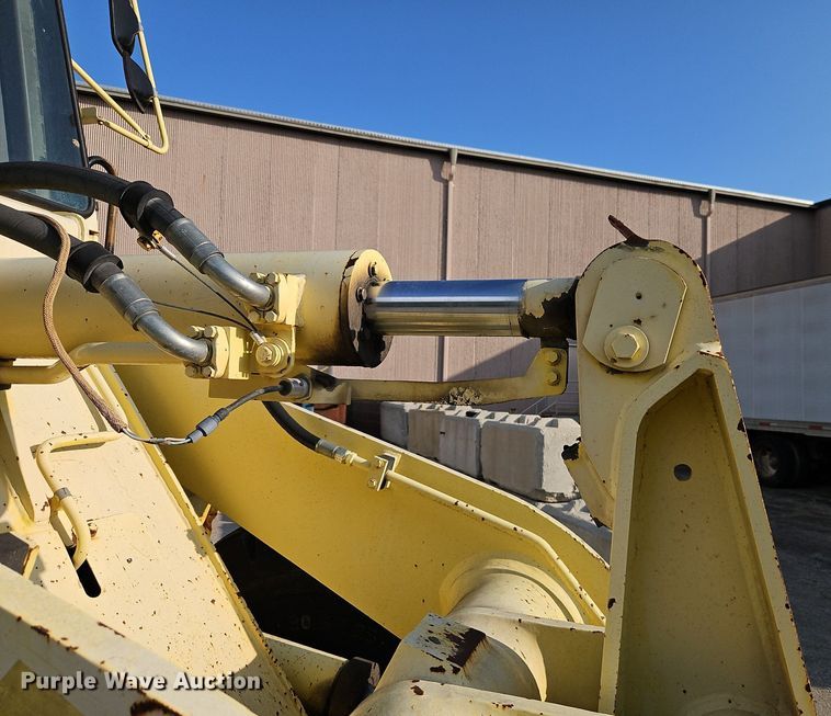 image for item DR8724 1994 Dresser 520CH wheel loader