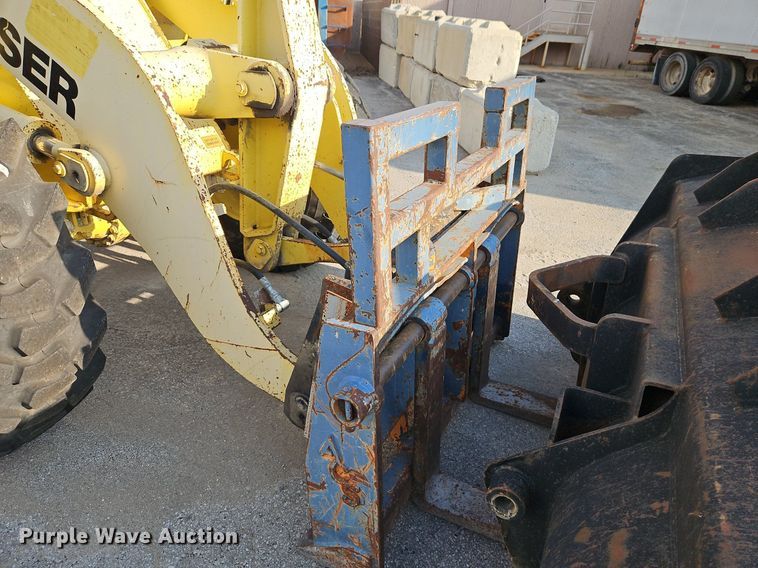 image for item DR8724 1994 Dresser 520CH wheel loader