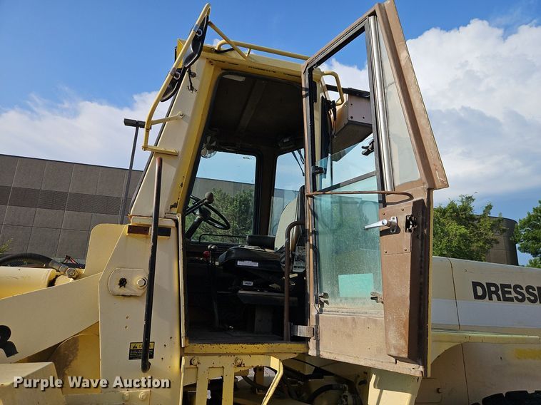 image for item DR8724 1994 Dresser 520CH wheel loader