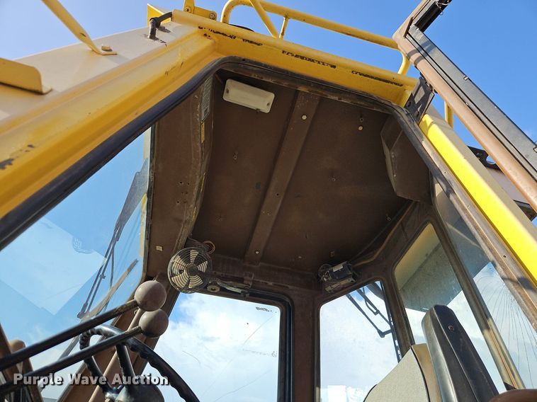 image for item DR8724 1994 Dresser 520CH wheel loader