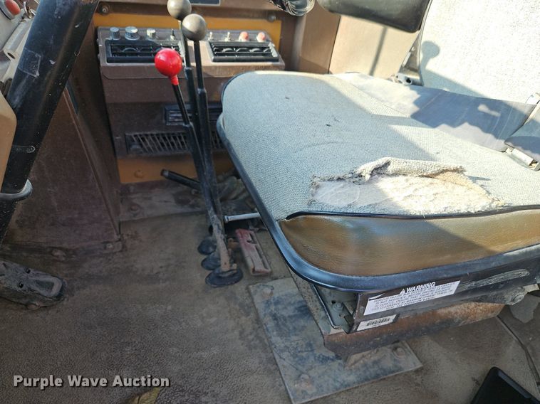 image for item DR8724 1994 Dresser 520CH wheel loader