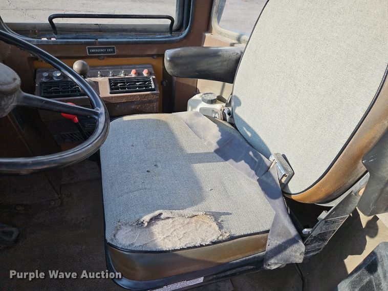 image for item DR8724 1994 Dresser 520CH wheel loader