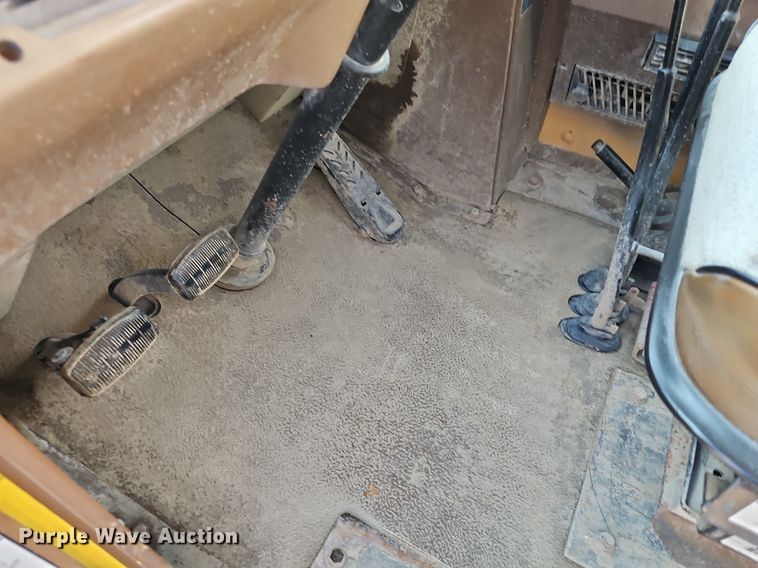 image for item DR8724 1994 Dresser 520CH wheel loader