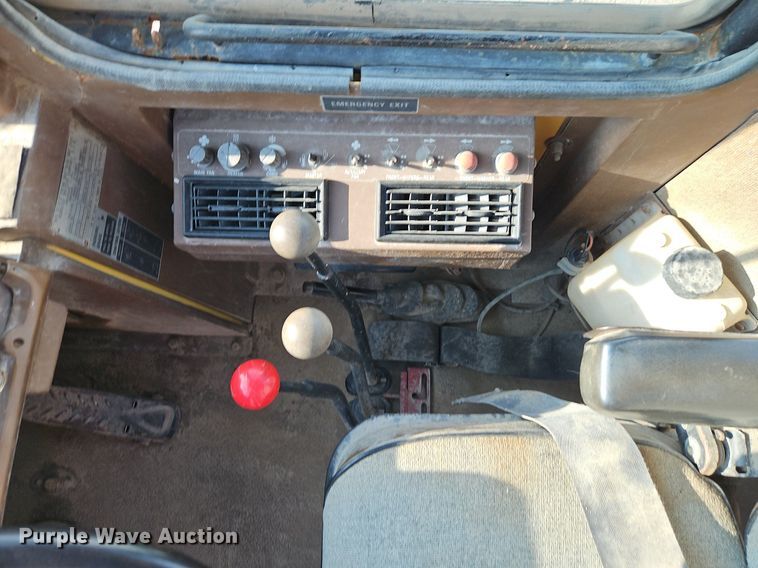 image for item DR8724 1994 Dresser 520CH wheel loader