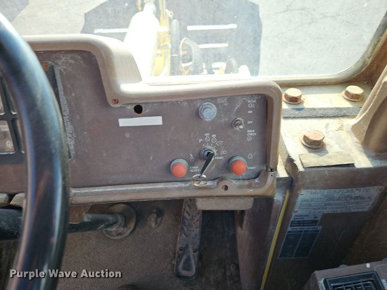 image for item DR8724 1994 Dresser 520CH wheel loader