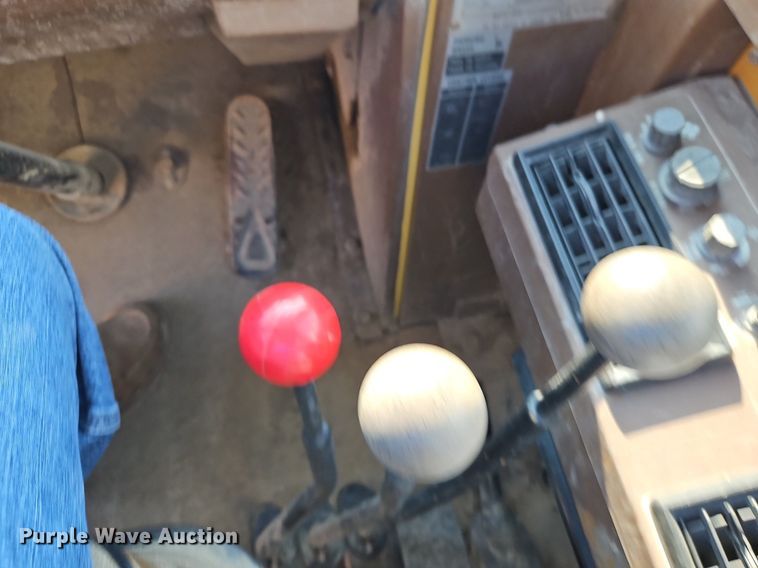 image for item DR8724 1994 Dresser 520CH wheel loader