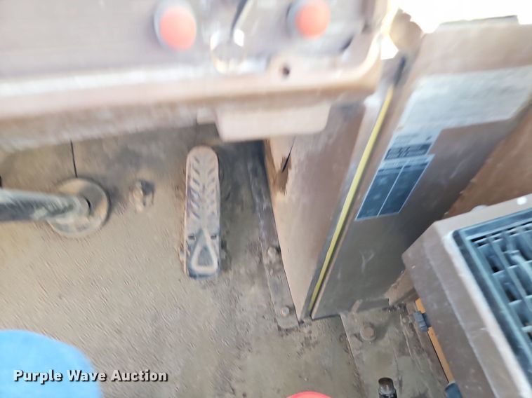 image for item DR8724 1994 Dresser 520CH wheel loader