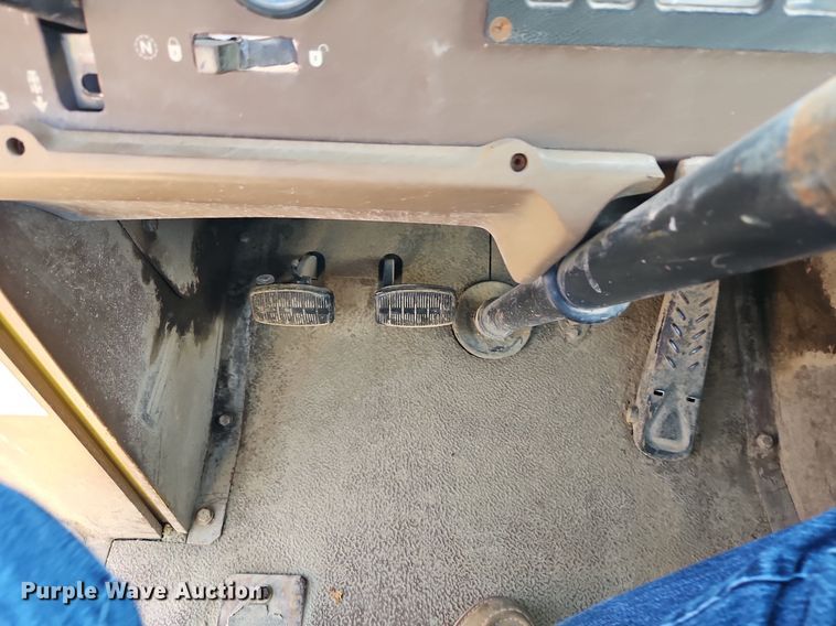 image for item DR8724 1994 Dresser 520CH wheel loader