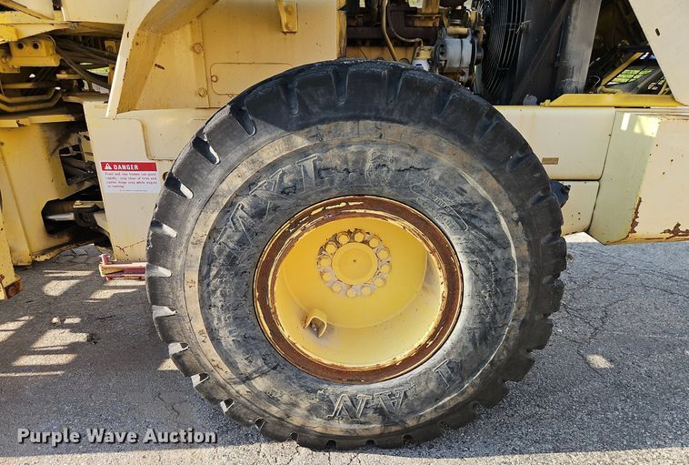 image for item DR8724 1994 Dresser 520CH wheel loader