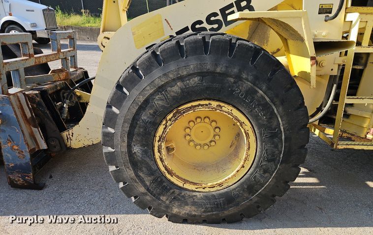 image for item DR8724 1994 Dresser 520CH wheel loader