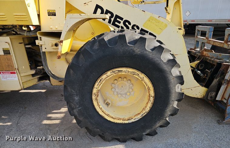 image for item DR8724 1994 Dresser 520CH wheel loader