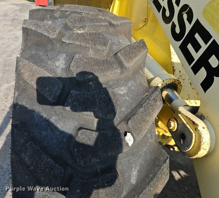 image for item DR8724 1994 Dresser 520CH wheel loader
