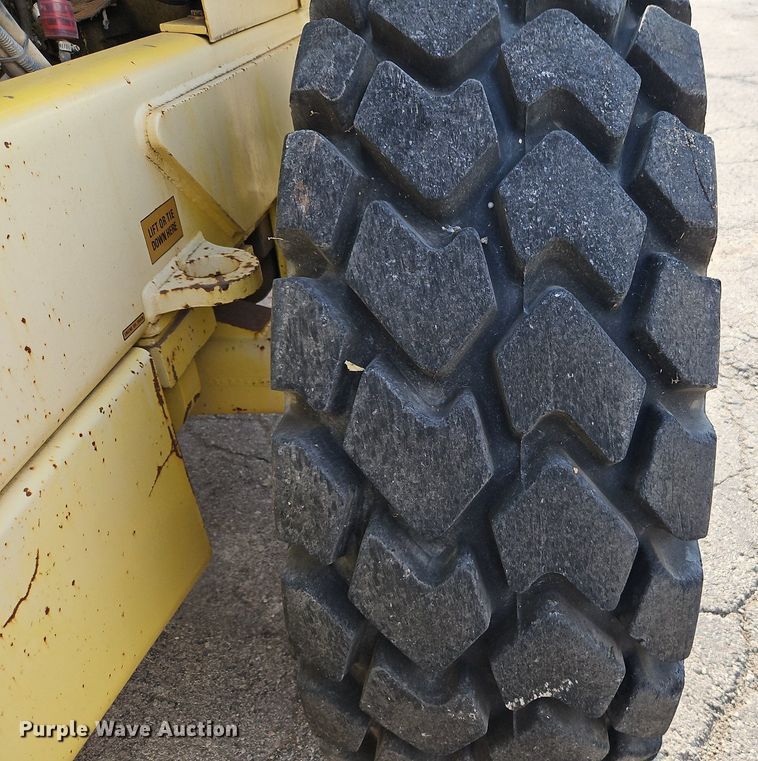 image for item DR8724 1994 Dresser 520CH wheel loader