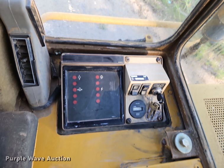 image for item DR8734 1997 Caterpillar  973 track loader