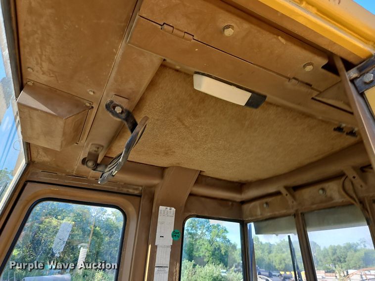 image for item DR8735 1994 Caterpillar  963 track loader