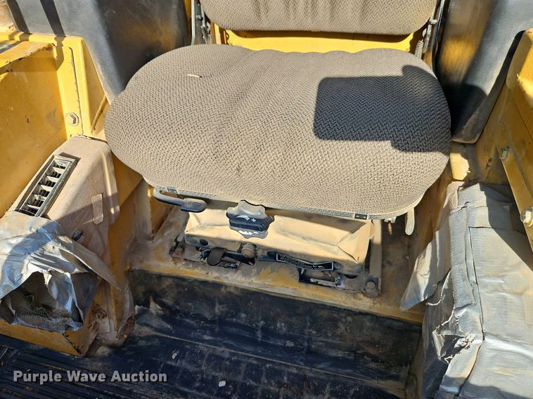 image for item DR8735 1994 Caterpillar  963 track loader