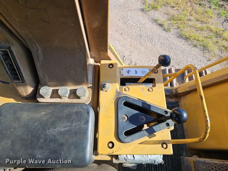 image for item DR8735 1994 Caterpillar  963 track loader