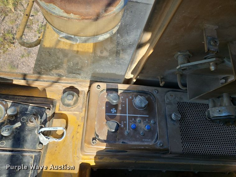 image for item DR8735 1994 Caterpillar  963 track loader