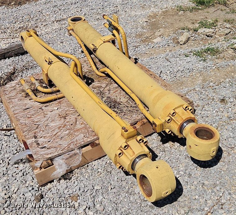 image for item DR8739 Caterpillar 322 boom