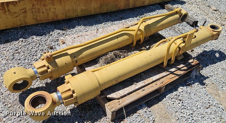 image for item DR8739 Caterpillar 322 boom