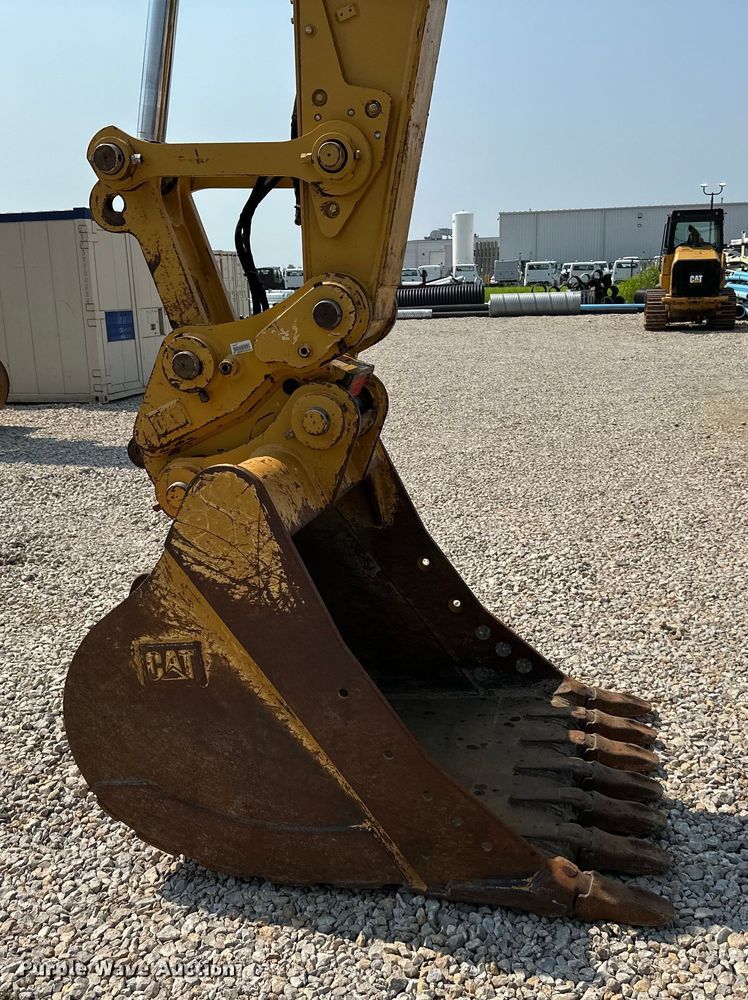 image for item DS4201 2019 Caterpillar  323 excavator
